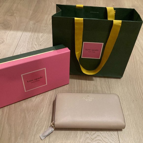 Nude Kate Spade Wallet - Picture 1 of 4